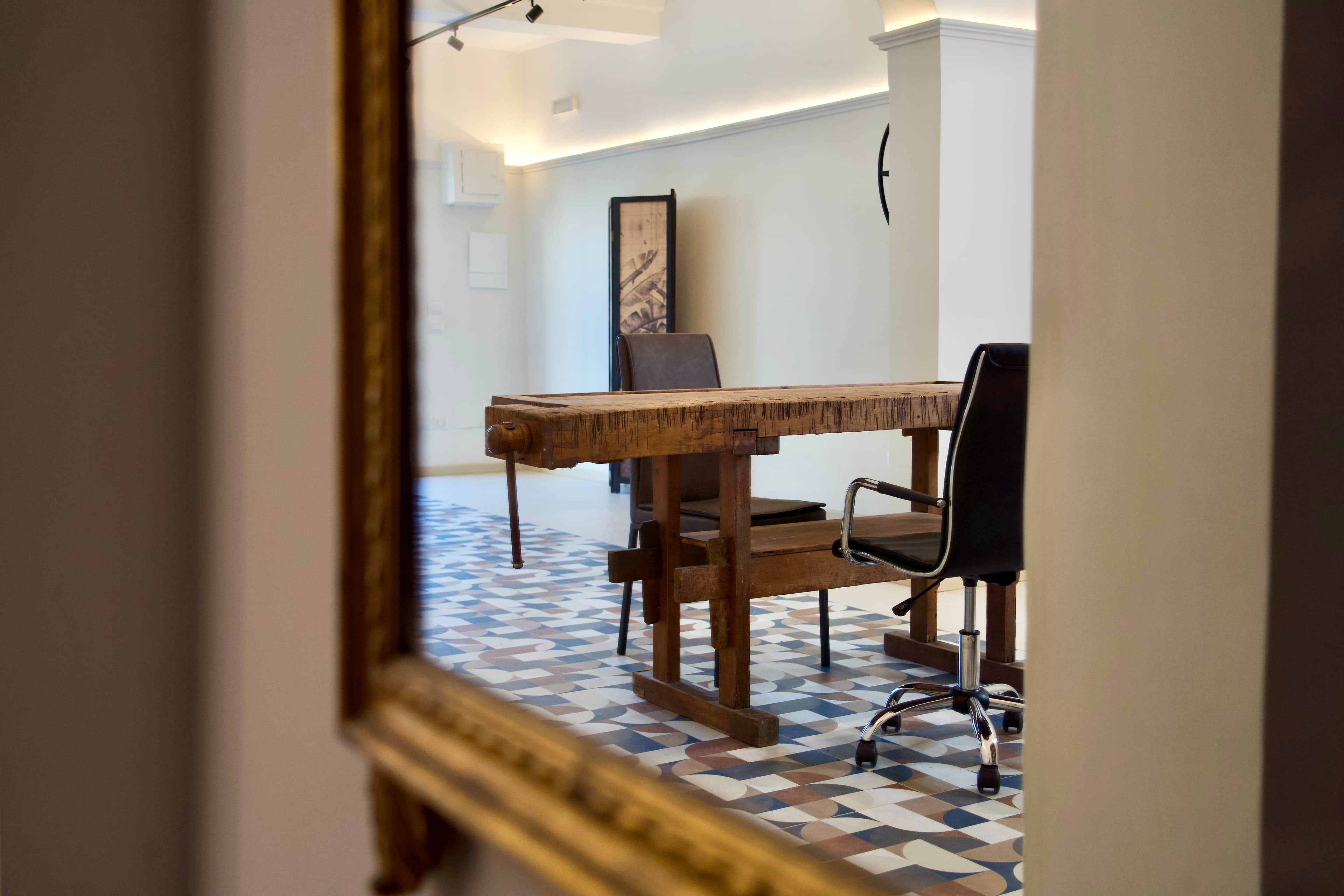 Interno accogliente di Spazio ai Ciompi allestito per workshop e eventi culturali
